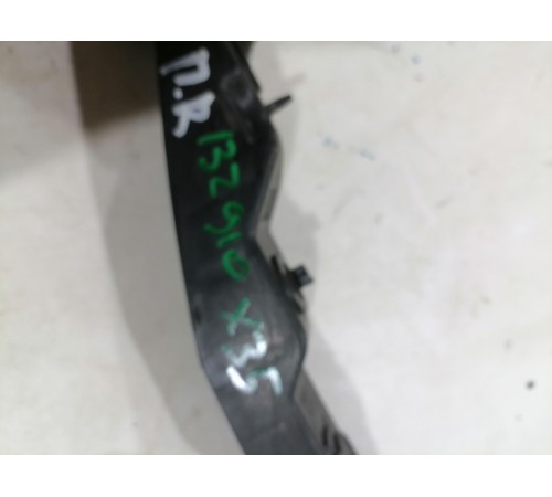 Кронштейн переднего бампера правый