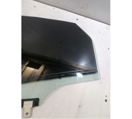 Стекло двери заднее левое