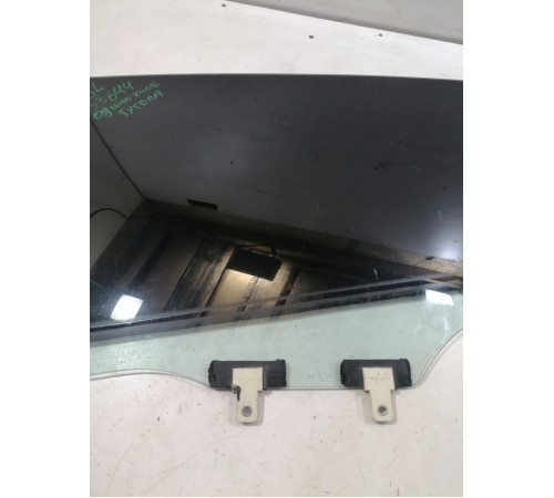 Стекло двери заднее левое