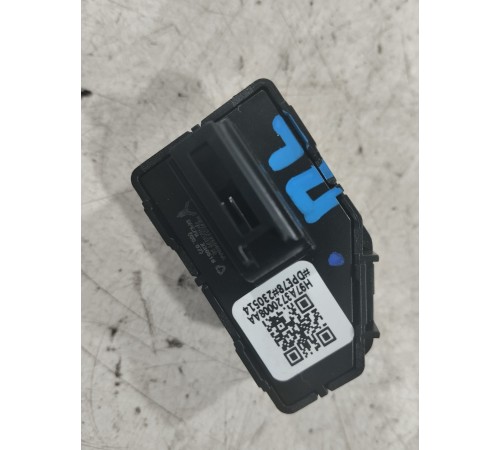 Кнопка центрального замка (передняя левая)