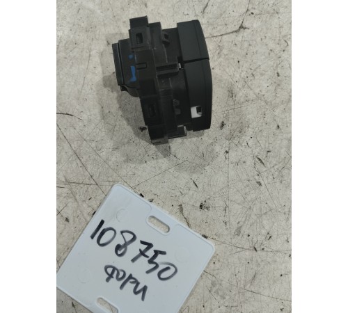 Кнопка центрального замка (передняя левая)