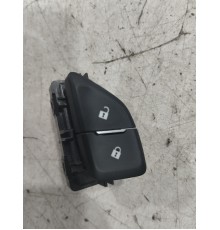 Кнопка центрального замка (передняя левая)