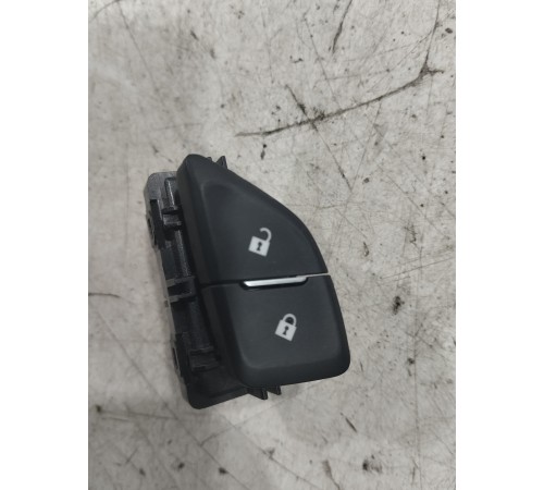 Кнопка центрального замка (передняя левая)