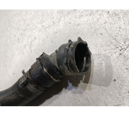 Патрубок системы охлаждения