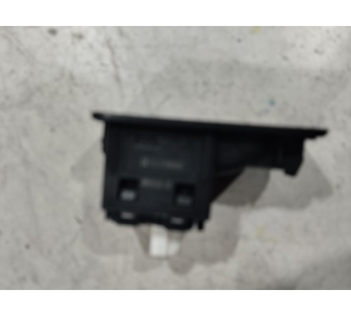 Кнопка стеклоподъёмника задняя правая