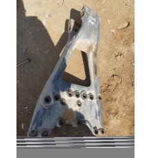 Кронштейн реактивной тяги левый