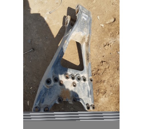 Кронштейн реактивной тяги левый