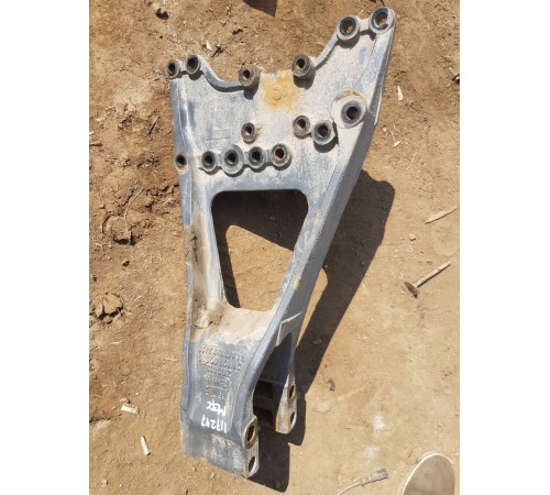 Кронштейн реактивной тяги левый