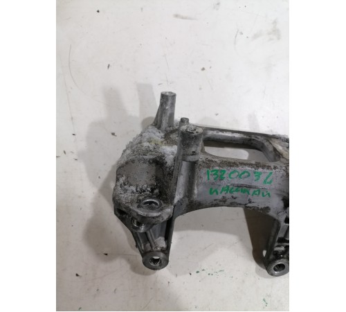 Кронштейн двигателя левый