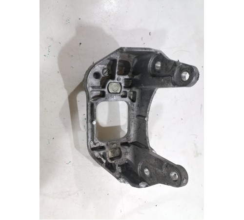 Кронштейн двигателя левый