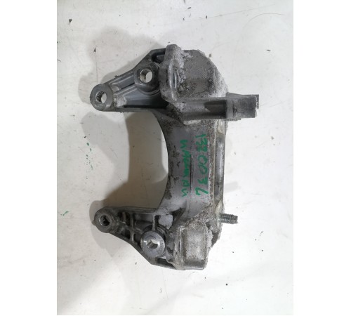 Кронштейн двигателя левый