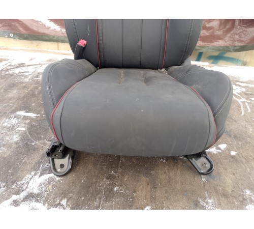 Сиденье переднее левое