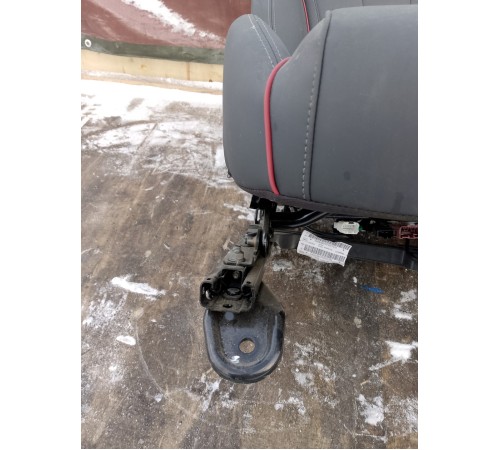 Сиденье переднее левое