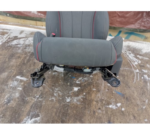 Сиденье переднее левое