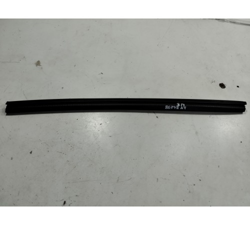 Уплотнитель стекла (задний правый внутренний)