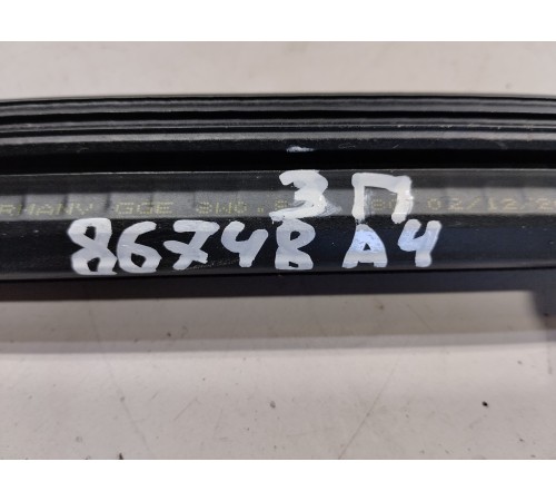 Уплотнитель стекла (задний правый внутренний)