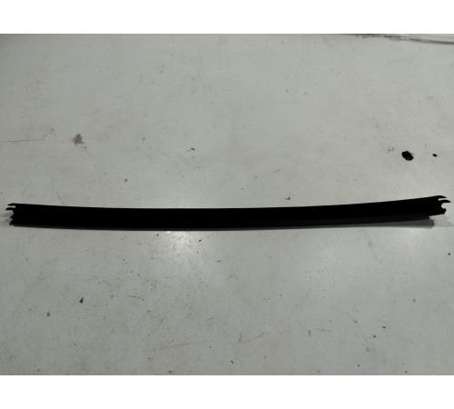 Уплотнитель стекла (задний правый внутренний)