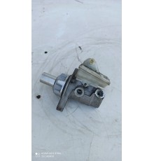 Главный тормозной цилиндр с бачком