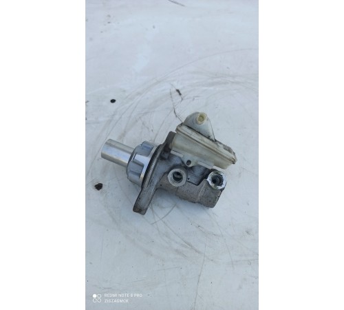 Главный тормозной цилиндр с бачком