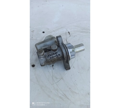 Главный тормозной цилиндр с бачком