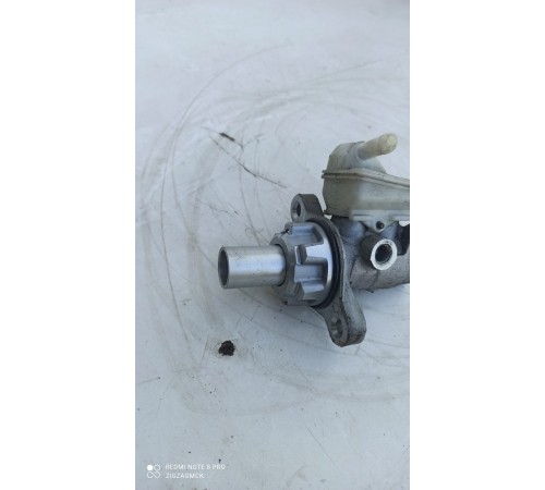 Главный тормозной цилиндр с бачком