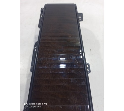 Подстаканник (вещевой ящик)