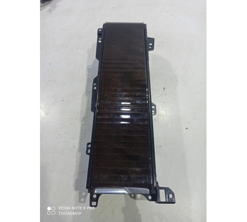 Подстаканник (вещевой ящик)