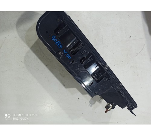 Подстаканник (вещевой ящик)