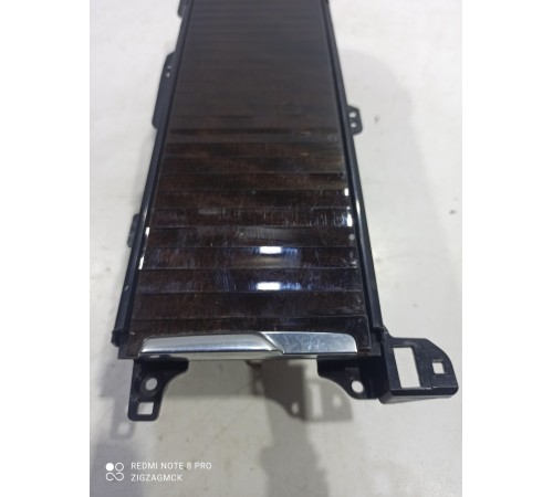 Подстаканник (вещевой ящик)