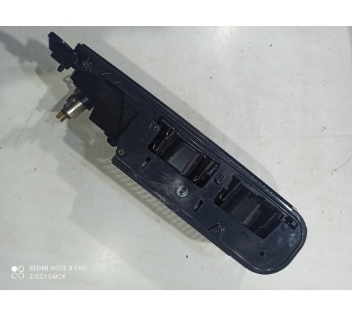 Подстаканник (вещевой ящик)