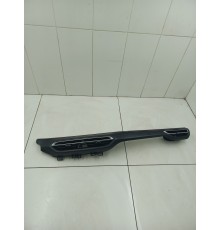 Воздушный дефлектор центральный с декоративной накладкой в сборе