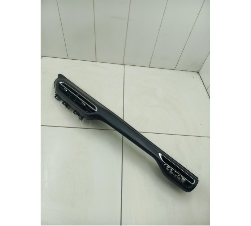 Воздушный дефлектор центральный с декоративной накладкой в сборе