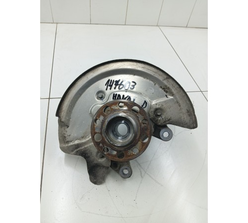 Кулак поворотный передний левый в сборе