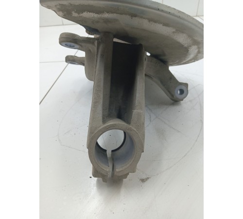 Кулак поворотный передний левый в сборе