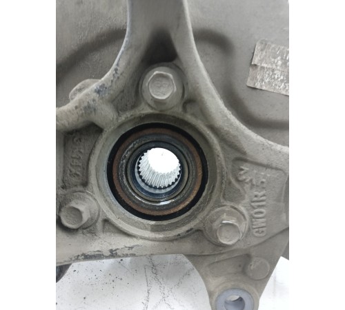 Кулак поворотный передний левый в сборе