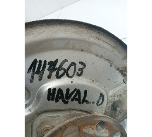 Кулак поворотный передний левый в сборе