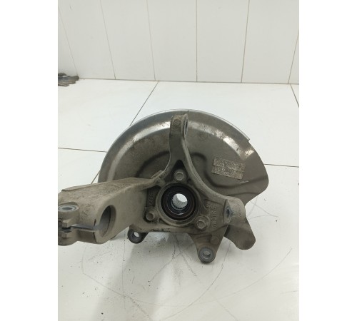 Кулак поворотный передний левый в сборе