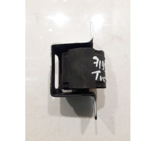 Противовес крышки багажнка