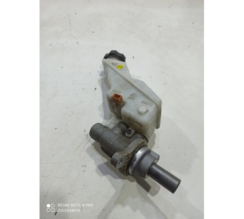 Главный тормозной цилиндр с бачком