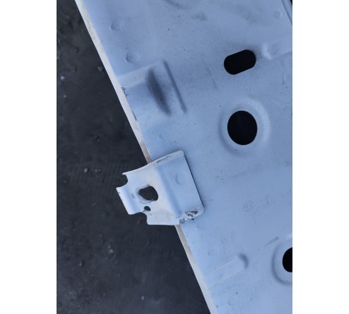 Усилитель бампера передний