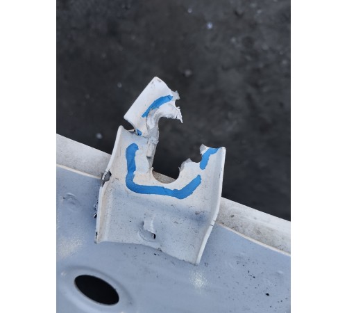 Усилитель бампера передний