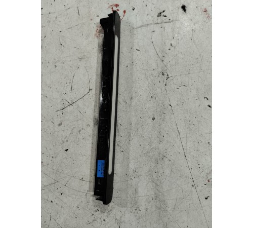 Плафон внутреннего освещения салона левый