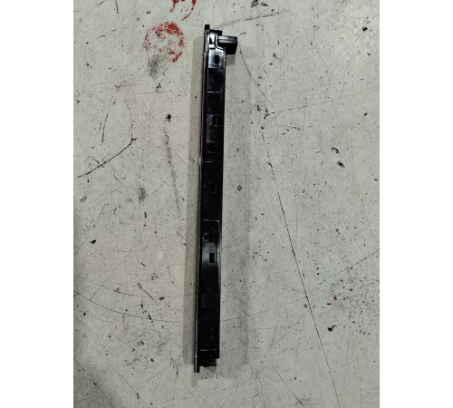 Плафон внутреннего освещения салона левый