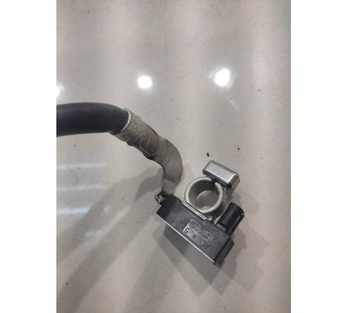 Клемма аккумулятора (минус)