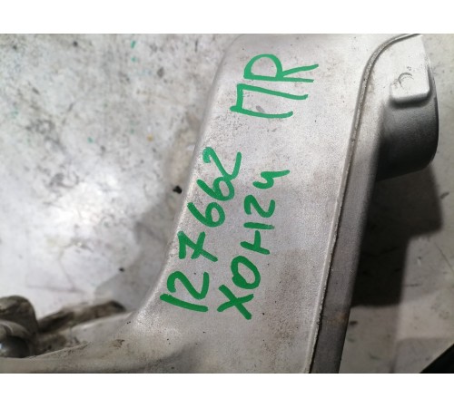 Кулак поворотный передний правый