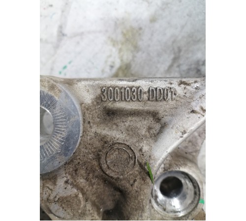 Кулак поворотный передний правый