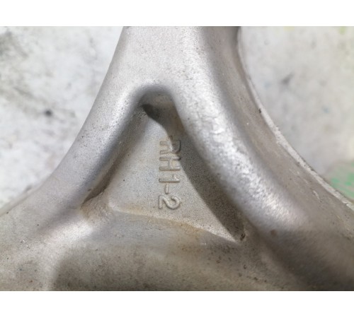 Кулак поворотный передний правый