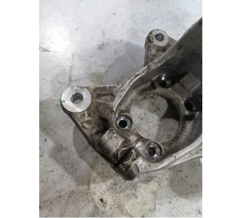 Кулак поворотный передний правый