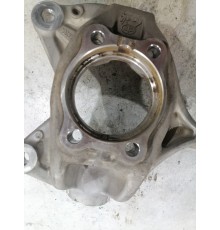 Кулак поворотный передний правый