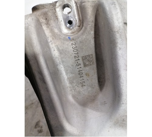 Кулак поворотный передний правый